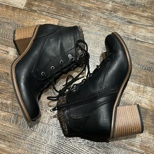 Black laceup boots by White Mountain